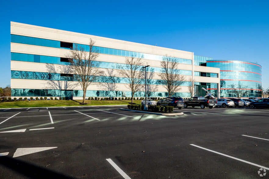 150 Motor Pkwy, Hauppauge, NY for lease - Building Photo - Image 2 of 9