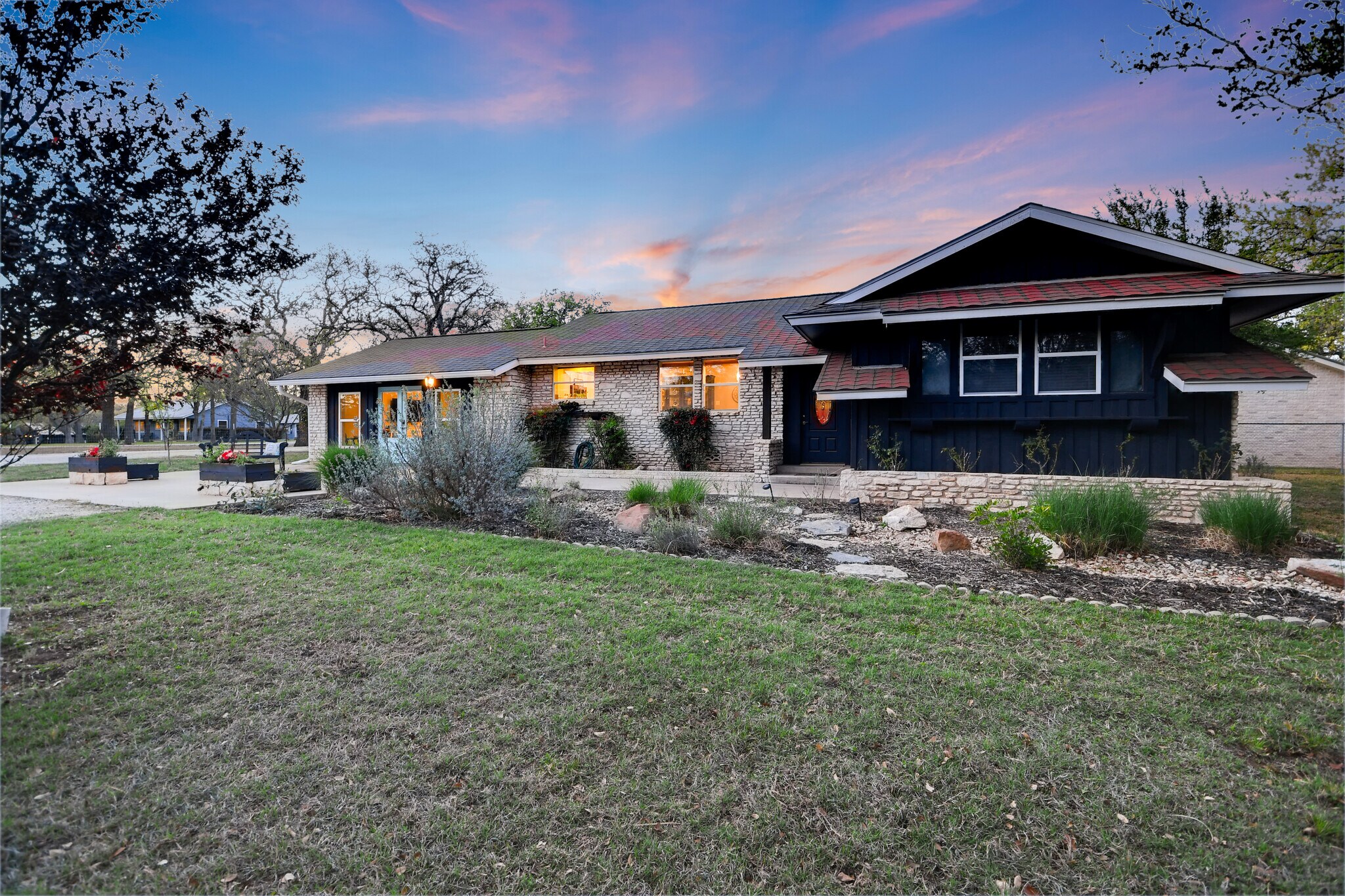 113 Weitz Rd, Fredericksburg, TX for sale Primary Photo- Image 1 of 1