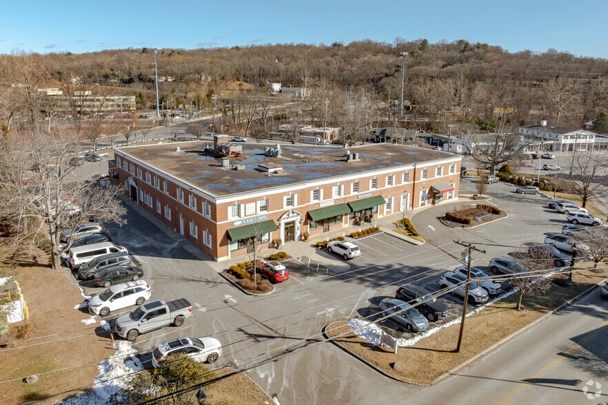 44 Old Ridgefield Rd, Wilton, CT for lease - Building Photo - Image 2 of 5