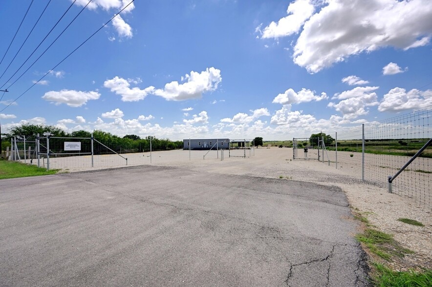 804 Highway 304, Gonzales, TX for sale - Building Photo - Image 3 of 30
