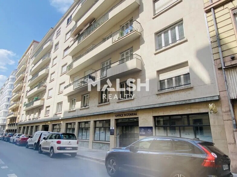 Office in Lyon for lease - Building Photo - Image 1 of 10