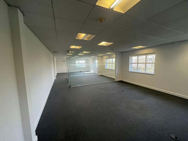 Parsons Green, St Ives for lease - Interior Photo - Image 3 of 9