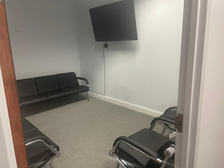 115 Broadhollow Rd, Melville, NY for lease - Interior Photo - Image 3 of 5