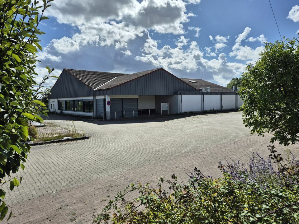 Flex in Pîtres for sale Building Photo- Image 1 of 5