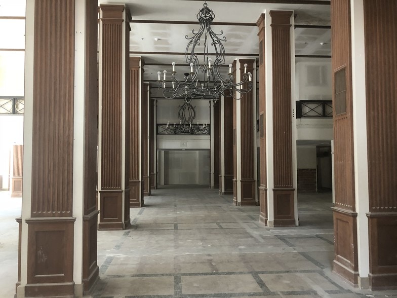 100 N Market St, Wichita, KS for lease - Interior Photo - Image 2 of 13