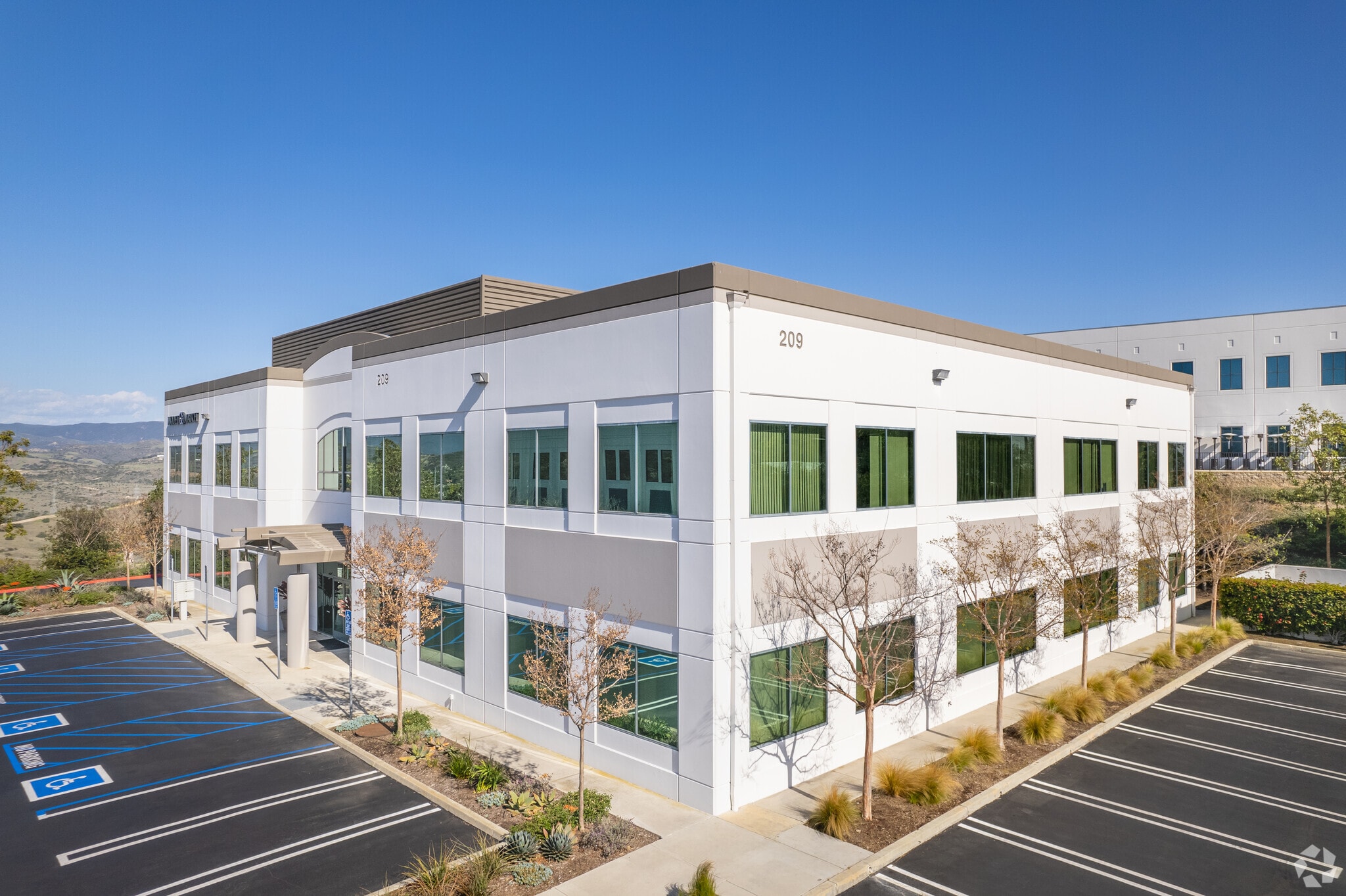 209 Avenida Fabricante, San Clemente, CA for lease Primary Photo- Image 1 of 20