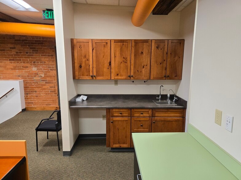 2020 E Washington Blvd, Fort Wayne, IN for lease - Interior Photo - Image 2 of 12