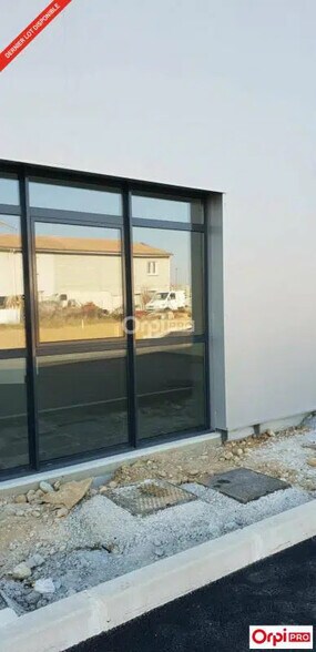 Flex in ROMANS-SUR-ISÈRE for lease - Building Photo - Image 3 of 5