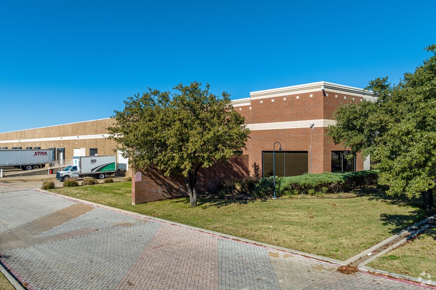 1215 Marsh Ln, Carrollton, TX for lease - Primary Photo - Image 1 of 5
