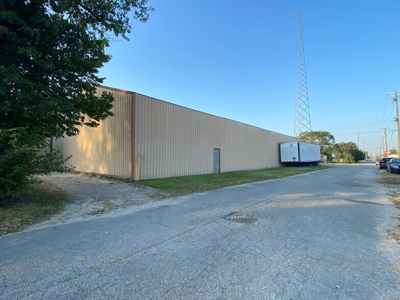 2409 Chestnut Street, Vincennes, IN for sale - Building Photo - Image 2 of 14