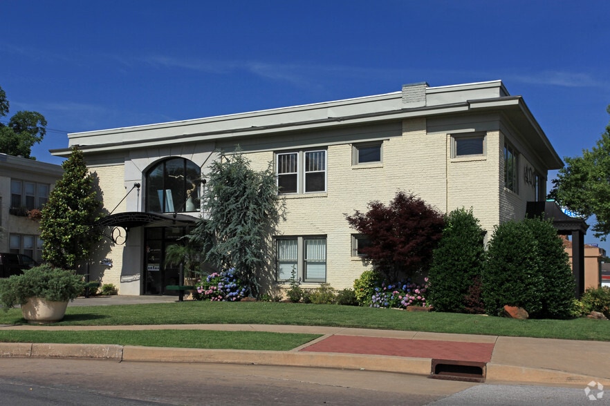 400 NW 23rd St, Oklahoma City, OK for lease - Primary Photo - Image 1 of 2