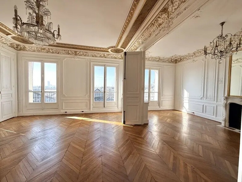 60 Rue De Londres, Paris for lease - Building Photo - Image 2 of 15