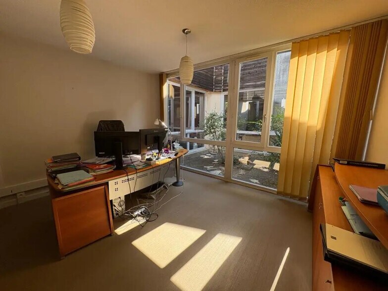 Office in Roanne for lease - Interior Photo - Image 3 of 4