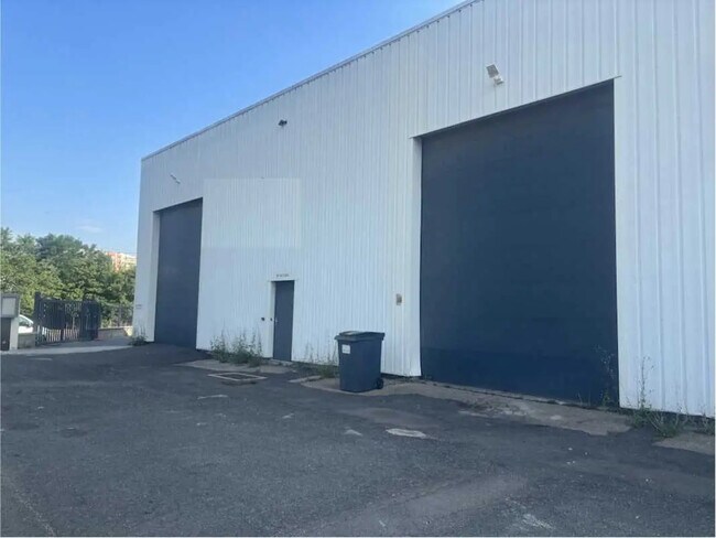 Vente Local d'activités 2 m² à 707 m²