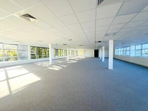 Office in Élancourt for lease Interior Photo- Image 1 of 12