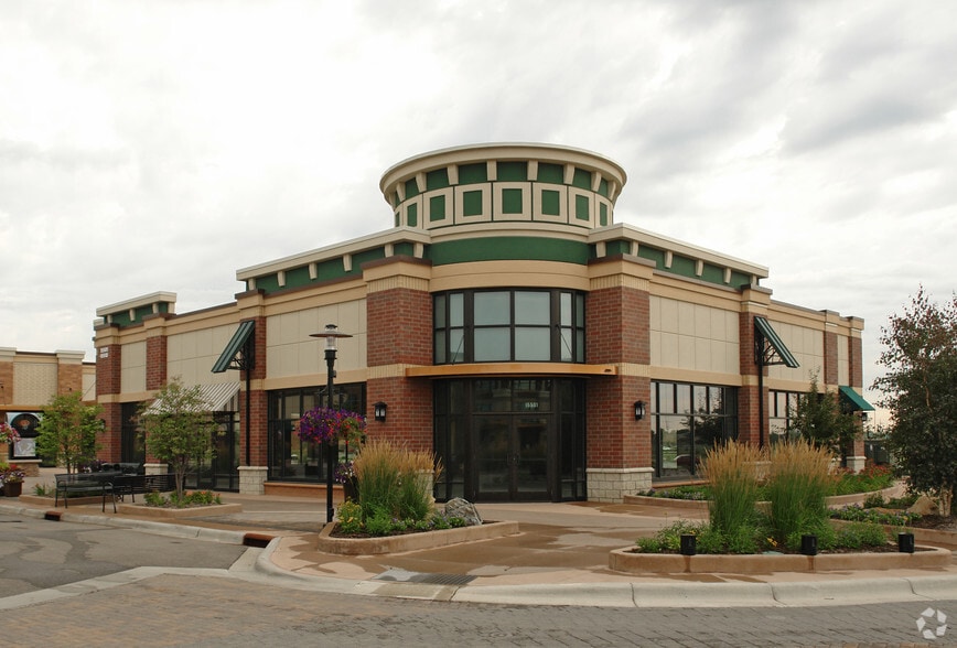 15501-15511 Grove Cir N, Maple Grove, MN for lease - Primary Photo - Image 1 of 4