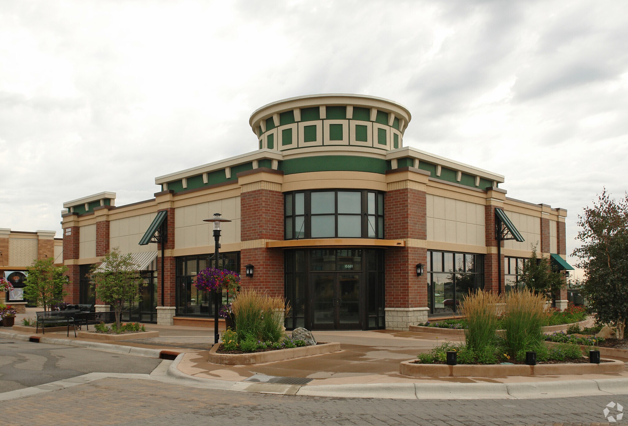 15501-15511 Grove Cir N, Maple Grove, MN for lease Primary Photo- Image 1 of 5