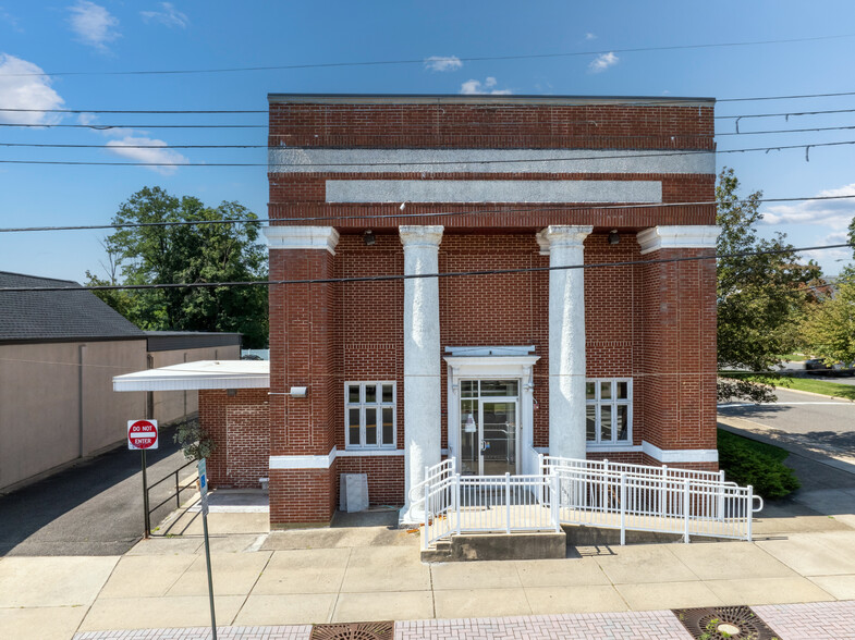 36 W Railroad Ave, Jamesburg, NJ for lease - Building Photo - Image 1 of 14