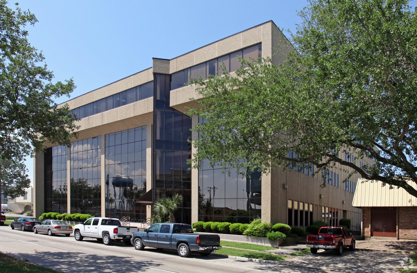 2540 Severn Ave, Metairie, LA, 70002 Property For Lease on