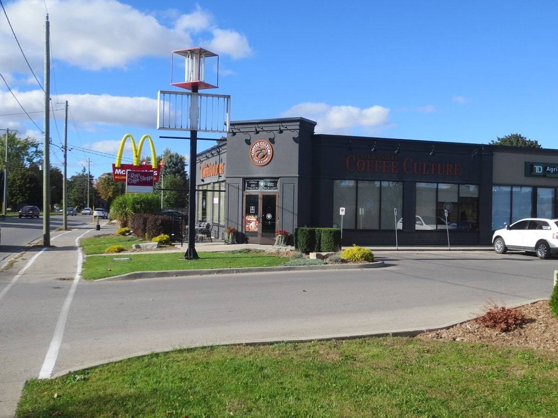 275 Caradoc St S, Strathroy-Caradoc, ON for sale Primary Photo- Image 1 of 1