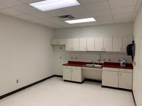 1303 N Mound St, Nacogdoches, TX for sale Interior Photo- Image 2 of 39