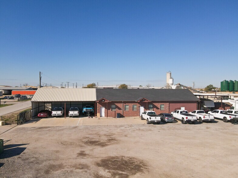 1732 E Hicks Field Rd, Fort Worth, TX for sale - Building Photo - Image 1 of 1