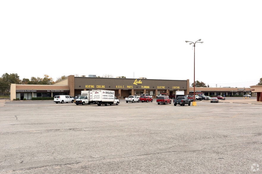 1811-1821 S Aspen Ave, Broken Arrow, OK for lease - Building Photo - Image 1 of 7