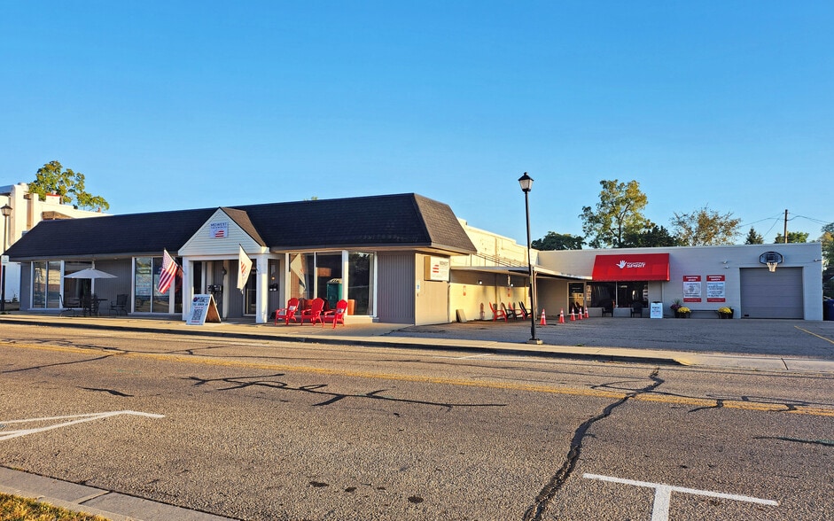 584 W Ann Arbor Trl, Plymouth, MI for lease - Building Photo - Image 3 of 9
