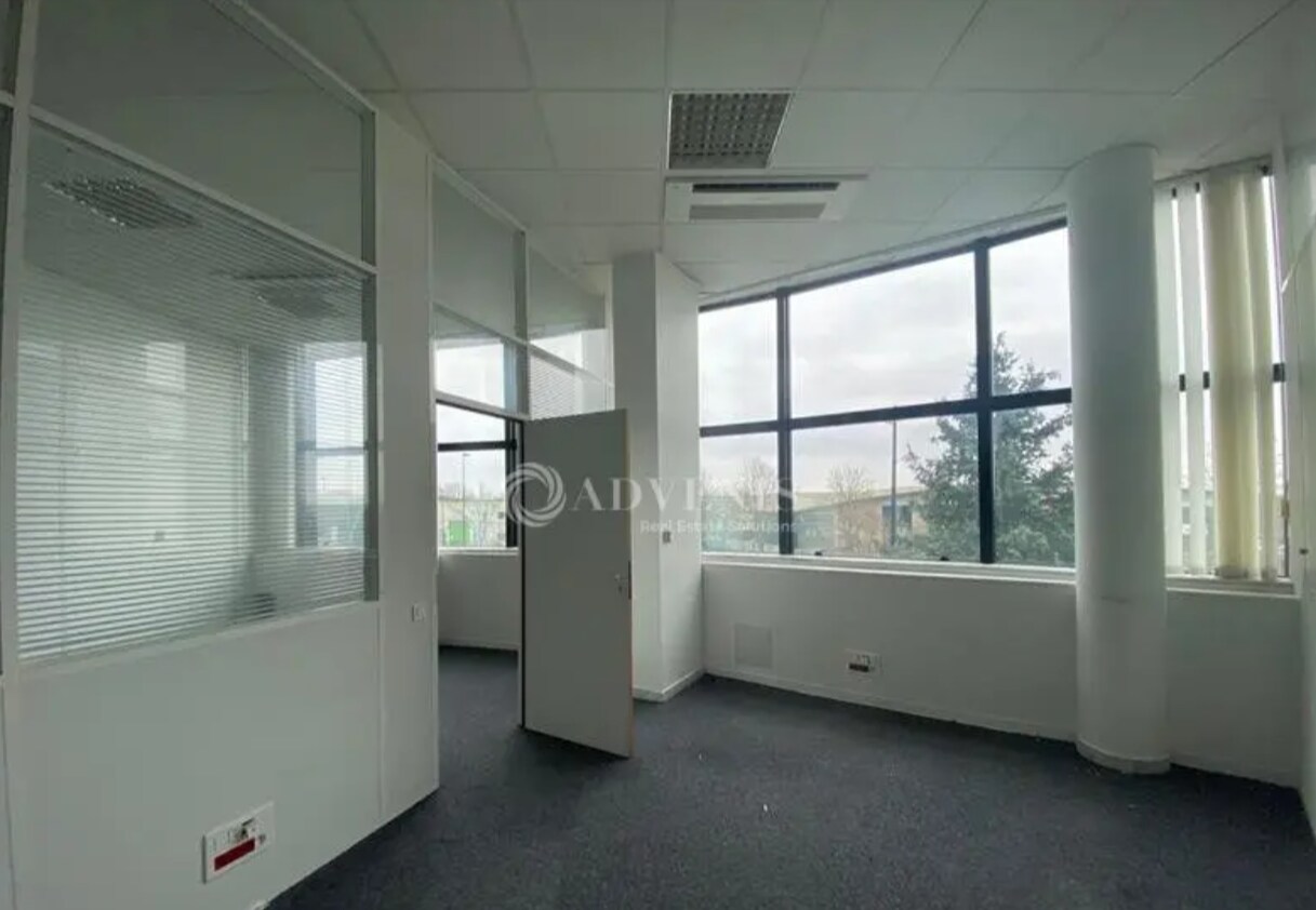 Office in Champigny-sur-Marne for lease Interior Photo- Image 1 of 11