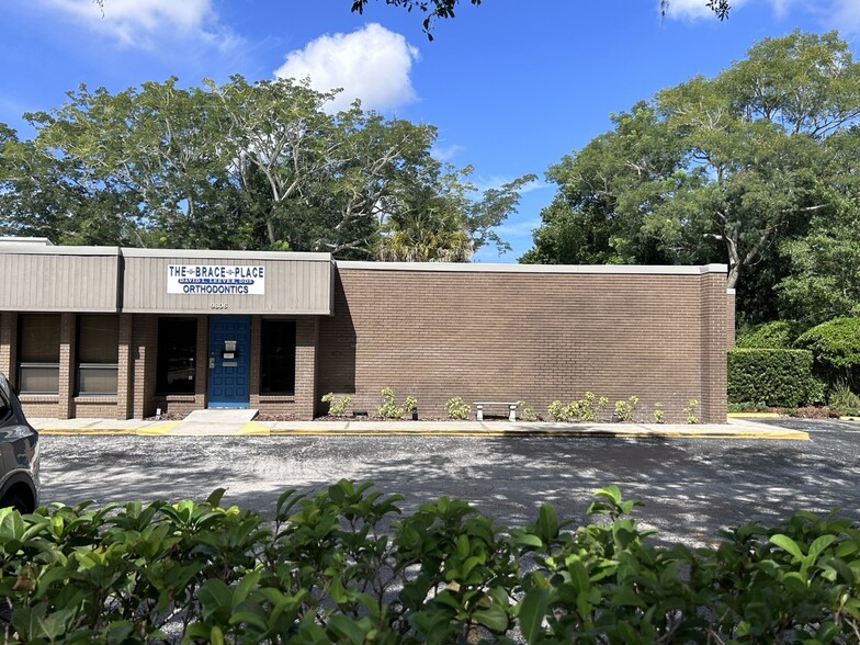 9806 N 56th St, Temple Terrace, FL for lease - Building Photo - Image 1 of 11