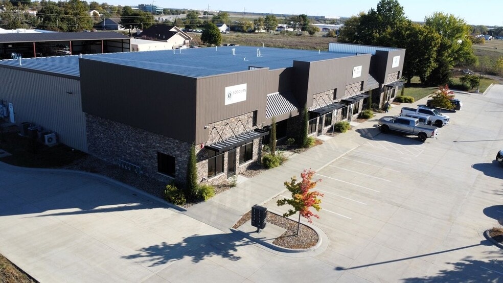 920-920 E Warren St, Gardner, KS for sale - Building Photo - Image 3 of 47