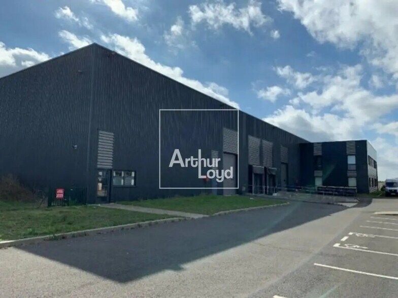 Industrial in Lieusaint for lease - Building Photo - Image 2 of 6
