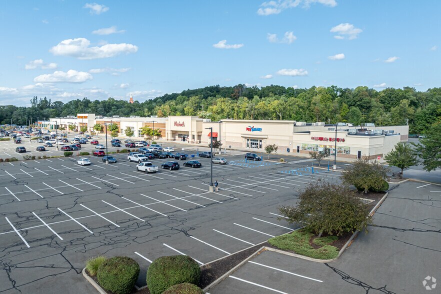 225-295 Berlin Tpke, Berlin, CT for sale - Primary Photo - Image 1 of 1