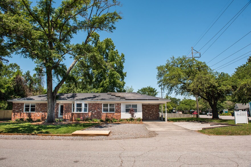 451 Folly Rd, Charleston, SC for lease - Building Photo - Image 1 of 6