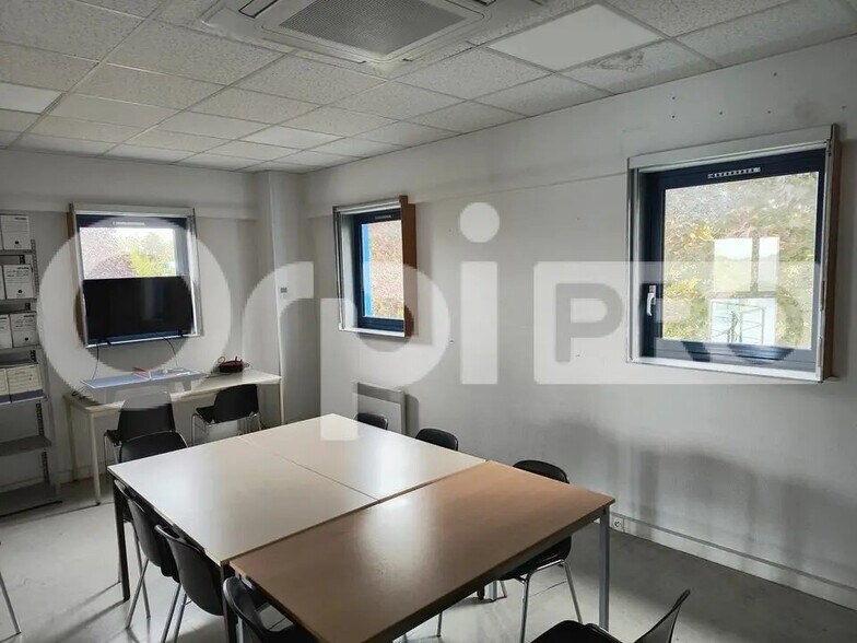 Office in Reims for lease - Interior Photo - Image 2 of 4