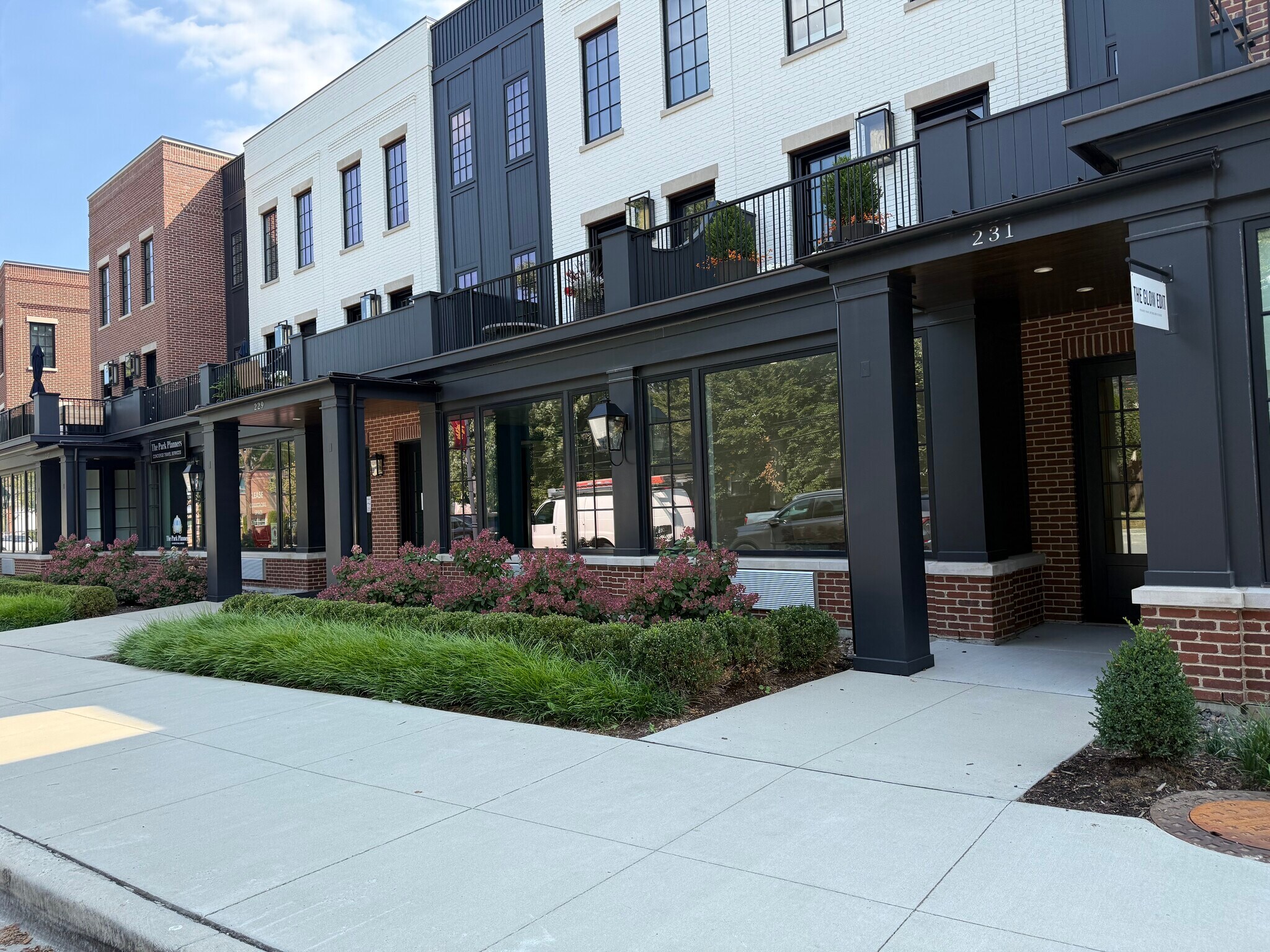 223-225 Burlington Ave, Clarendon Hills, IL for lease Building Photo- Image 1 of 11