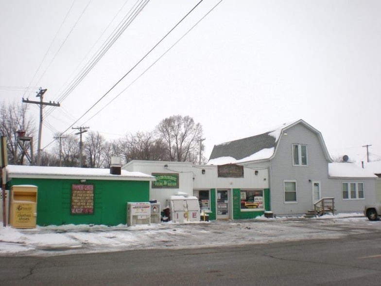 5015 Center St, Fairgrove, MI 48733