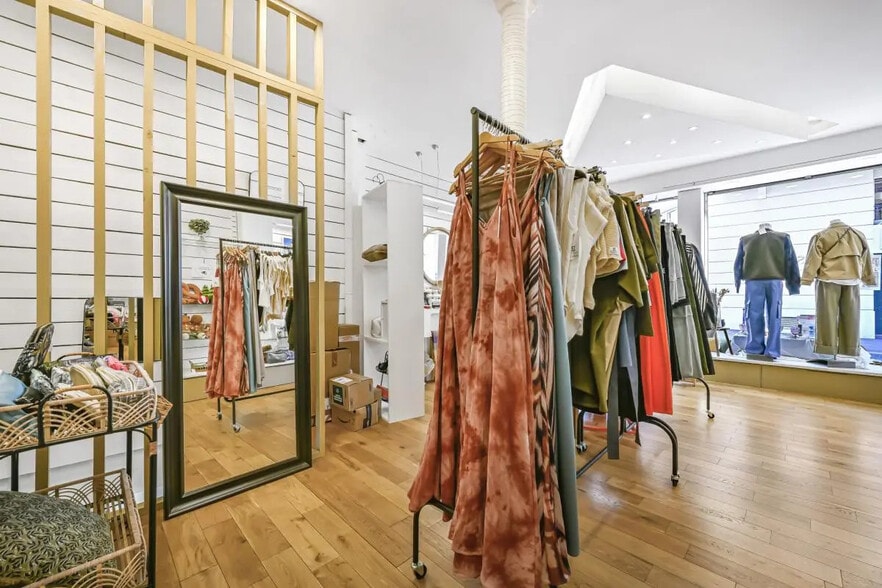 Retail in Issy-les-Moulineaux for lease - Interior Photo - Image 3 of 5