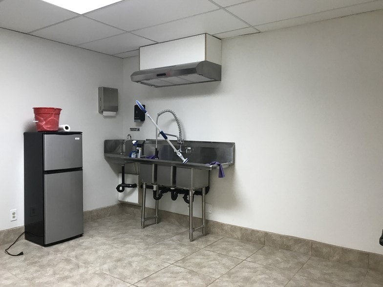 405 S 100 E, Pleasant Grove, UT for lease - Interior Photo - Image 2 of 50