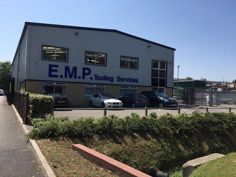 4 Solent Rd, Havant for lease - Building Photo - Image 1 of 8