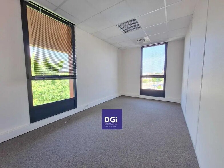 Office in Nîmes for lease - Interior Photo - Image 3 of 5