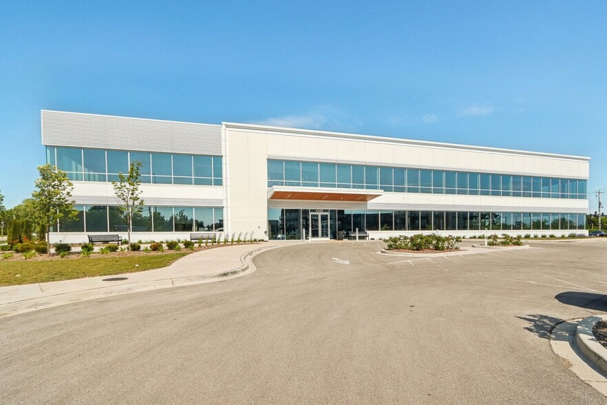 4300 W Layton Ave, Greenfield, WI for lease - Building Photo - Image 2 of 17