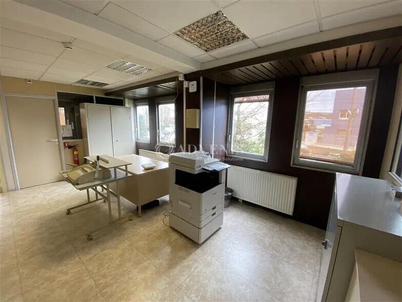 Office in Chennevières-sur-Marne for lease - Interior Photo - Image 3 of 7