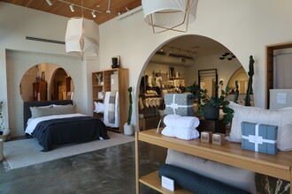 540-542 Rose Ave, Venice, CA for lease Building Photo- Image 2 of 2