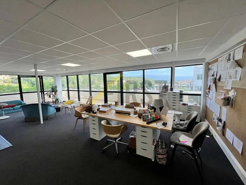 Office in Vallauris for lease - Interior Photo - Image 2 of 6