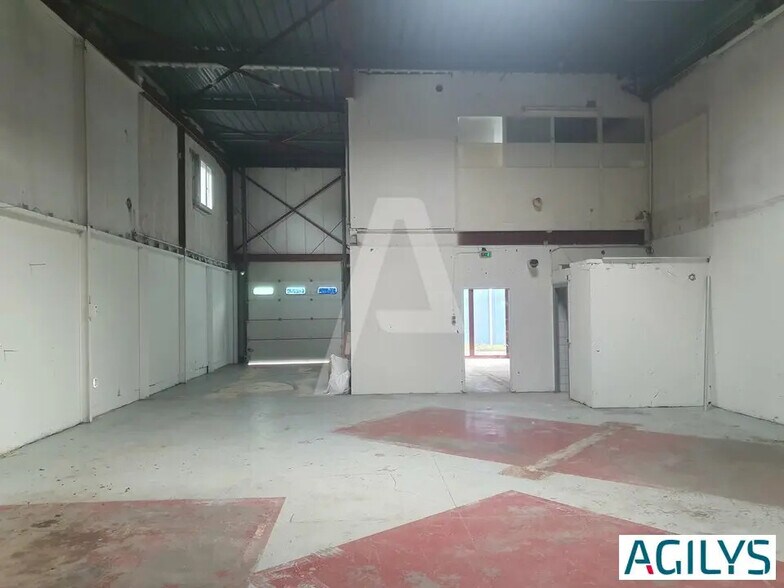 Flex in Champigny-sur-Marne for lease - Interior Photo - Image 2 of 6