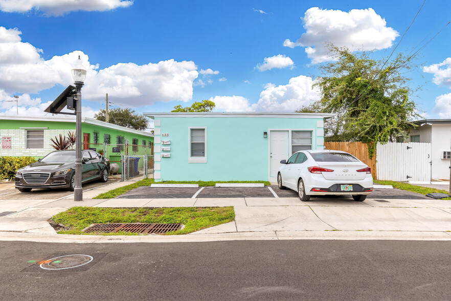 633 NW 15th Ter, Fort Lauderdale, FL for sale - Building Photo - Image 1 of 22