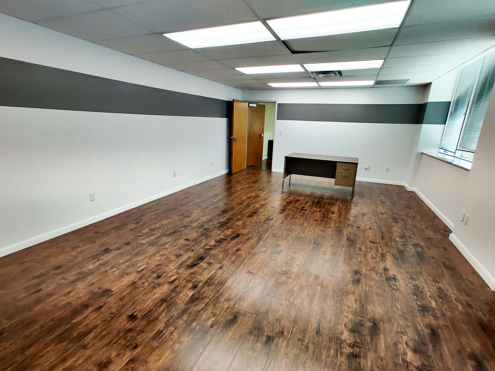 501 N Grandview Ave, Daytona Beach, FL for lease Interior Photo- Image 1 of 4