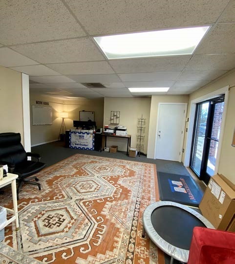 2142-2150 Berkmar Dr, Charlottesville, VA for lease - Interior Photo - Image 3 of 7