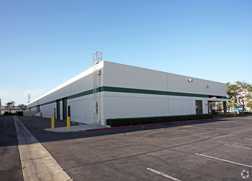 10700-10710 Norwalk Blvd, Santa Fe Springs, CA for lease - Building Photo - Image 3 of 6